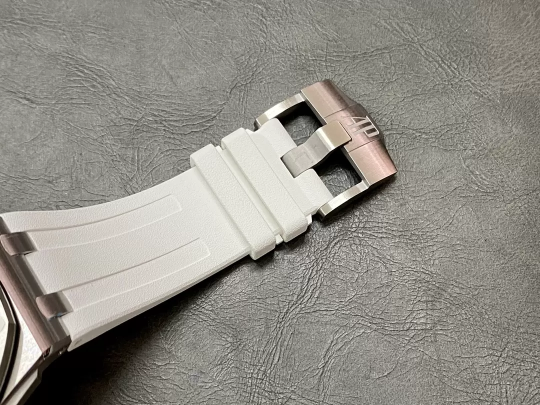 오데마피게 APS공장 오데마피게 로얄오크 오프쇼어 다이버 42mm 15707CB.OO.A010CA.01 CAL.3120 무브먼트 상세 이미지 8