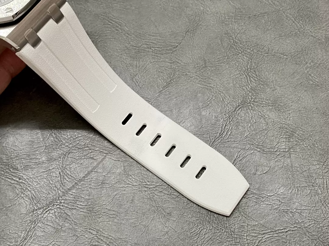 오데마피게 APS공장 오데마피게 로얄오크 오프쇼어 다이버 42mm 15707CB.OO.A010CA.01 CAL.3120 무브먼트 상세 이미지 9