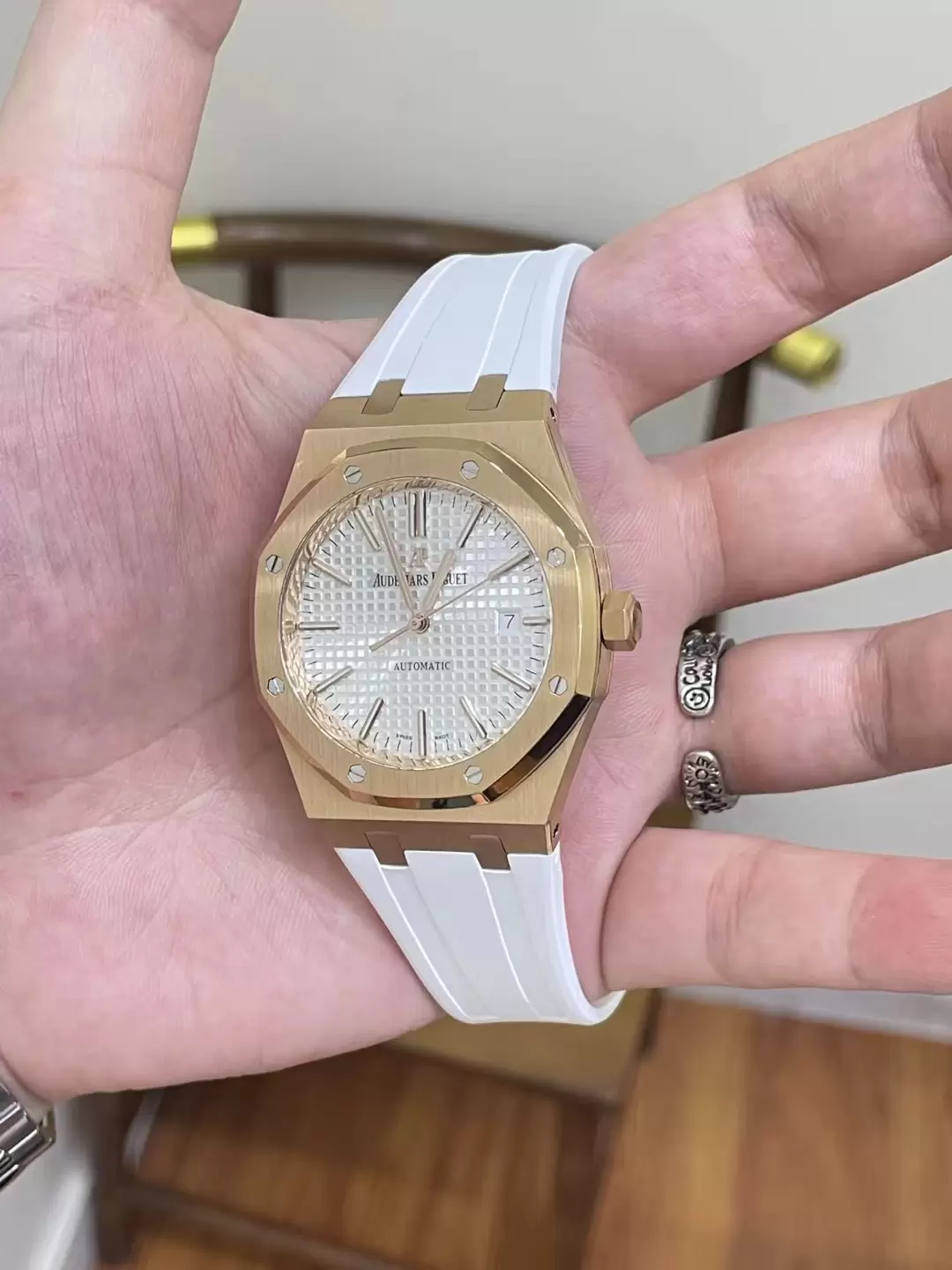 오데마피게 APS공장 오데마피게 로얄오크 흰판 다이얼 금통 15400 cal.3120무브먼트, 텅스텐 사용 정품무게 동일! 상세 이미지 3