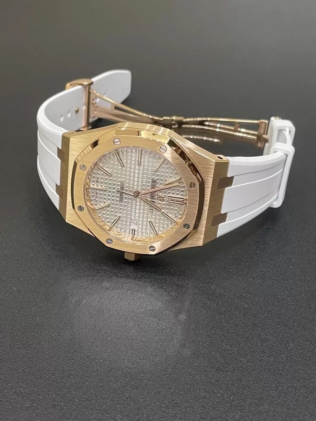 오데마피게 APS공장 오데마피게 로얄오크 흰판 다이얼 금통 15400 cal.3120무브먼트, 텅스텐 사용 정품무게 동일! 상세 이미지 4