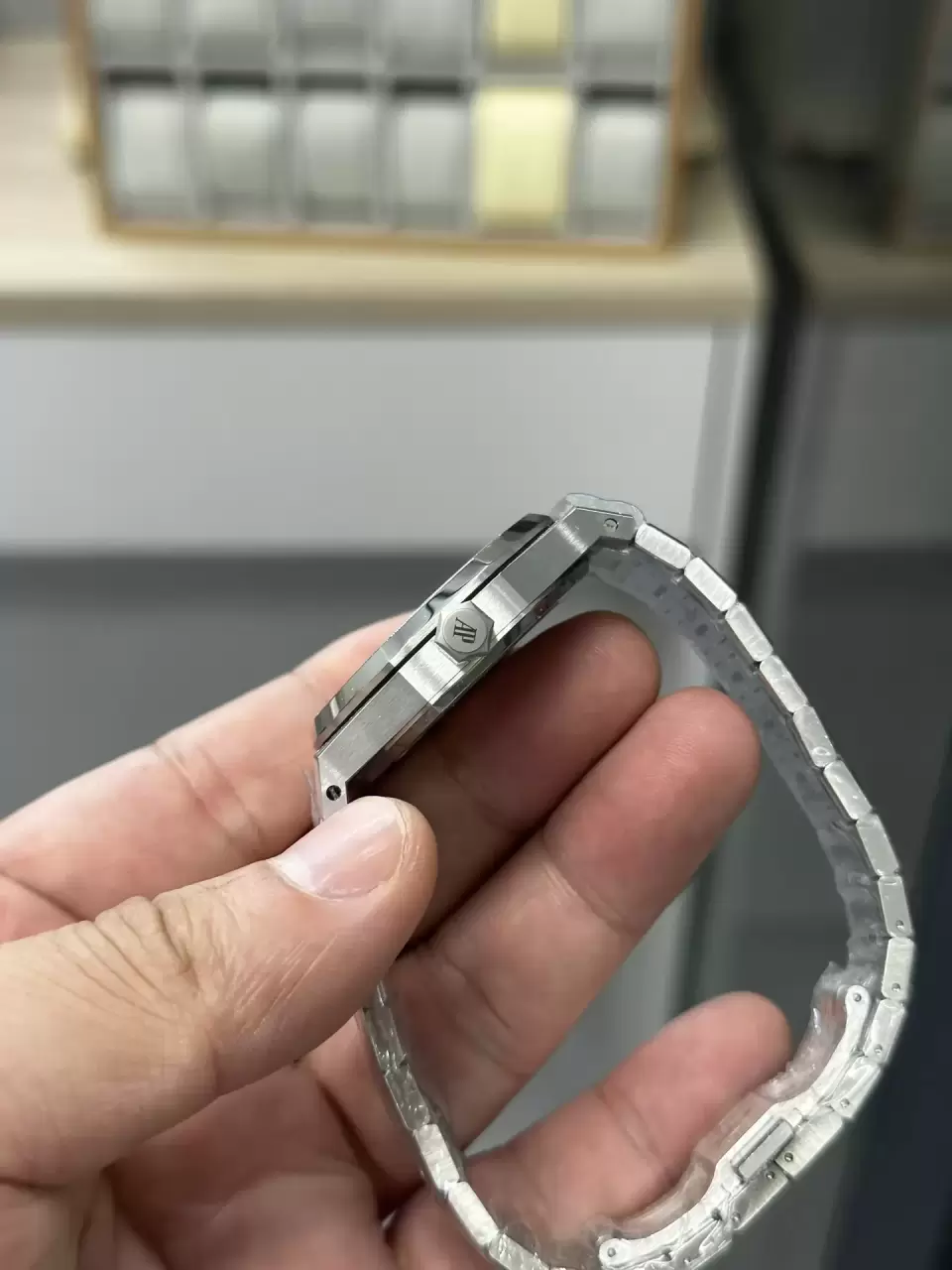 오데마피게 APS공장 오데마피게 로얄오크 프로스티드 흰판 다이얼 37mm 15454 CAL.3120 무브먼트 상세 이미지 4