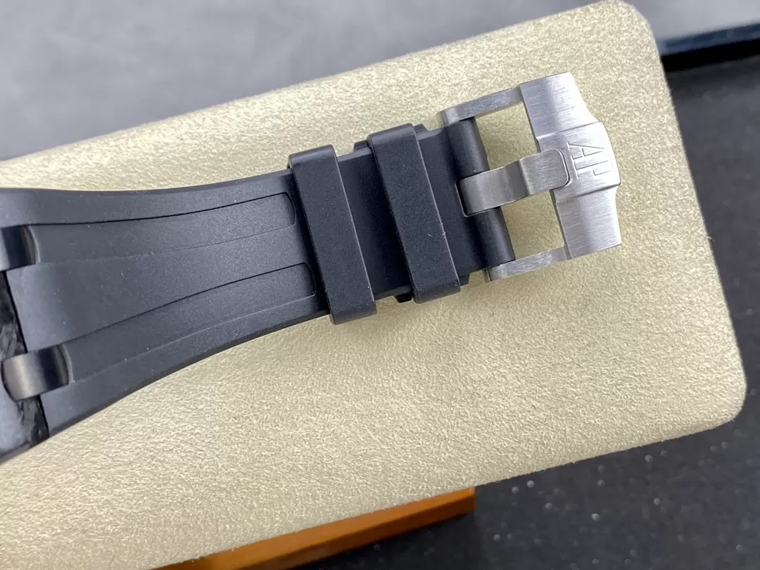 오데마피게 APF공장 오데마피게 로열오크 오프쇼어 크로노그래프 블랙 카본 42mm 26205AU Cal.3126 무브먼트 상세 이미지 8