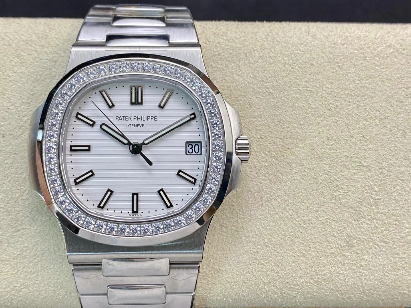 파텍필립 PPF공장 파텍필립 노틸러스 화이트 다이얼 바게트 다이아 베젤 5711 WY-3K 독점 324SC 무브 상세 이미지 1