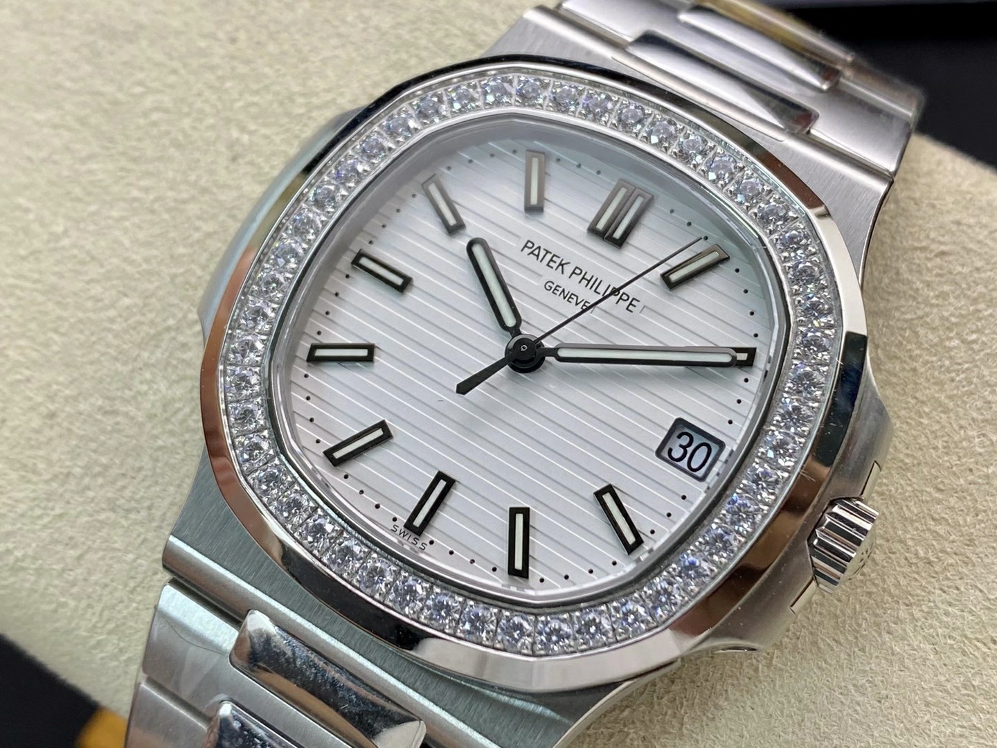 파텍필립 PPF공장 파텍필립 노틸러스 화이트 다이얼 바게트 다이아 베젤 5711 WY-3K 독점 324SC 무브 상세 이미지 3