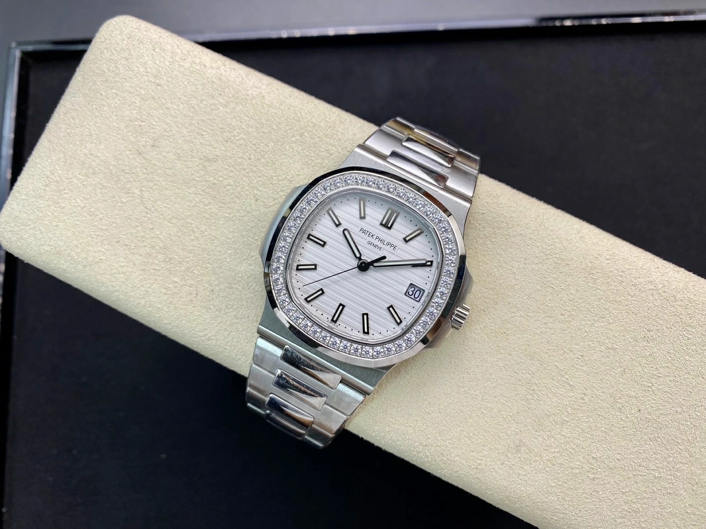 파텍필립 PPF공장 파텍필립 노틸러스 화이트 다이얼 바게트 다이아 베젤 5711 WY-3K 독점 324SC 무브 상세 이미지 4