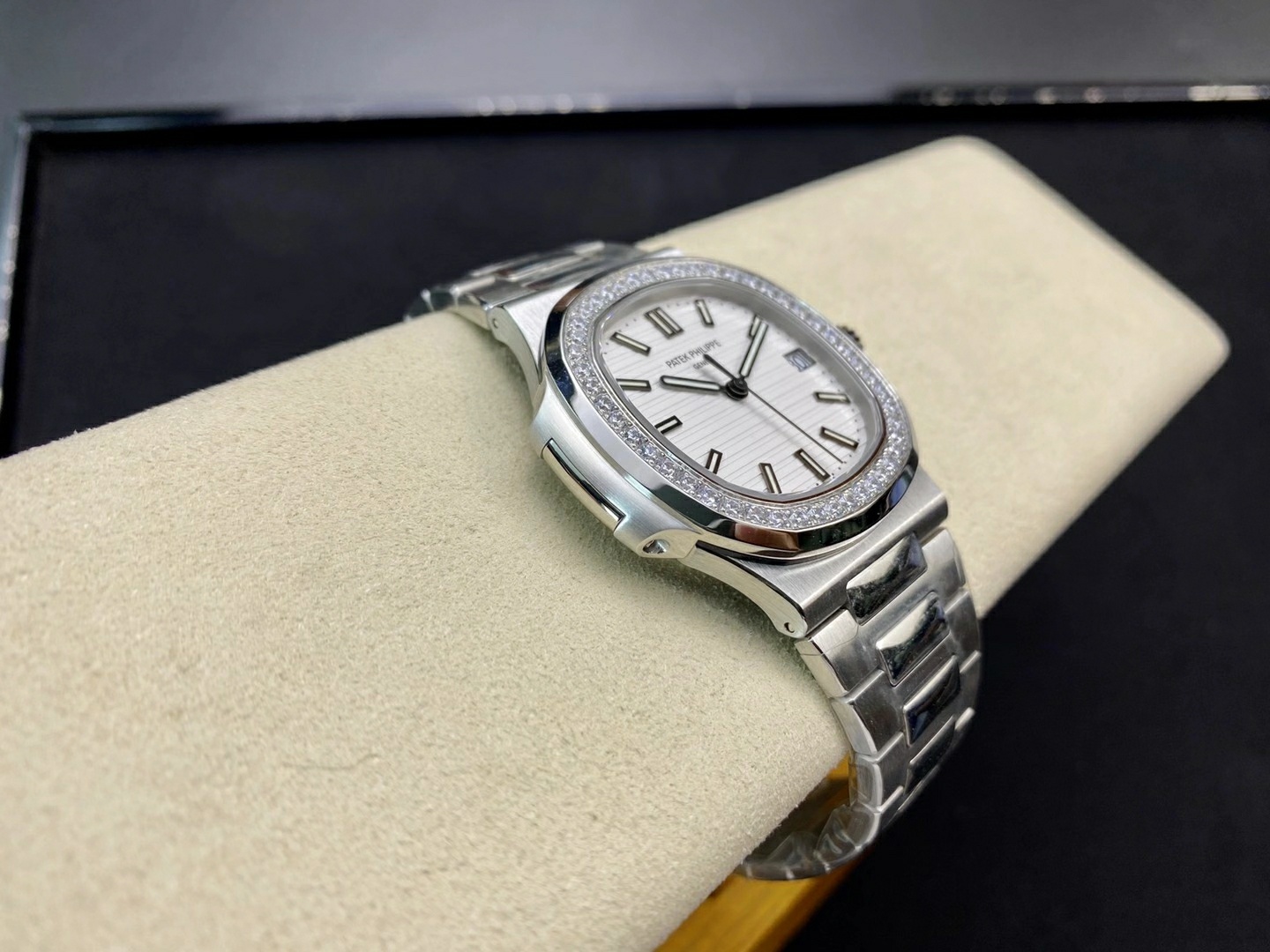 파텍필립 PPF공장 파텍필립 노틸러스 화이트 다이얼 바게트 다이아 베젤 5711 WY-3K 독점 324SC 무브 상세 이미지 5
