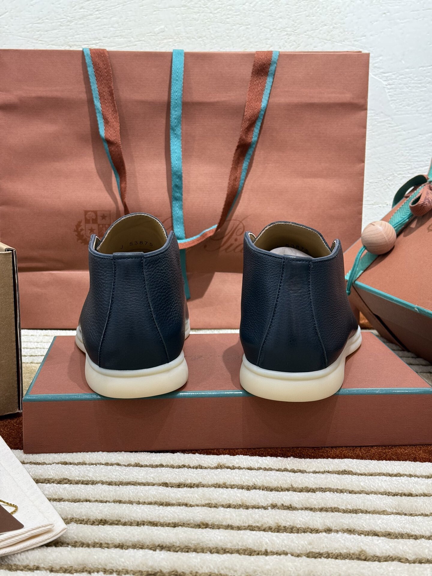 로로피아나 레더 오픈 워크 처카 부츠 네이비 상세 이미지 8