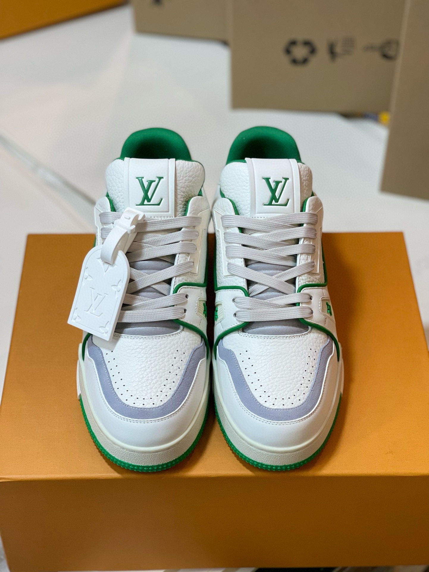 루이비통 LV 트레이너 스니커즈 화이트 그린 상세 이미지 9