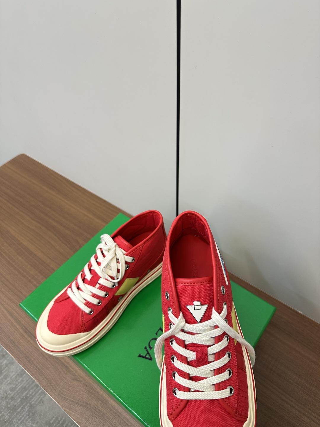 보테가베네타 엘리엇 스니커즈 레드 상세 이미지 4