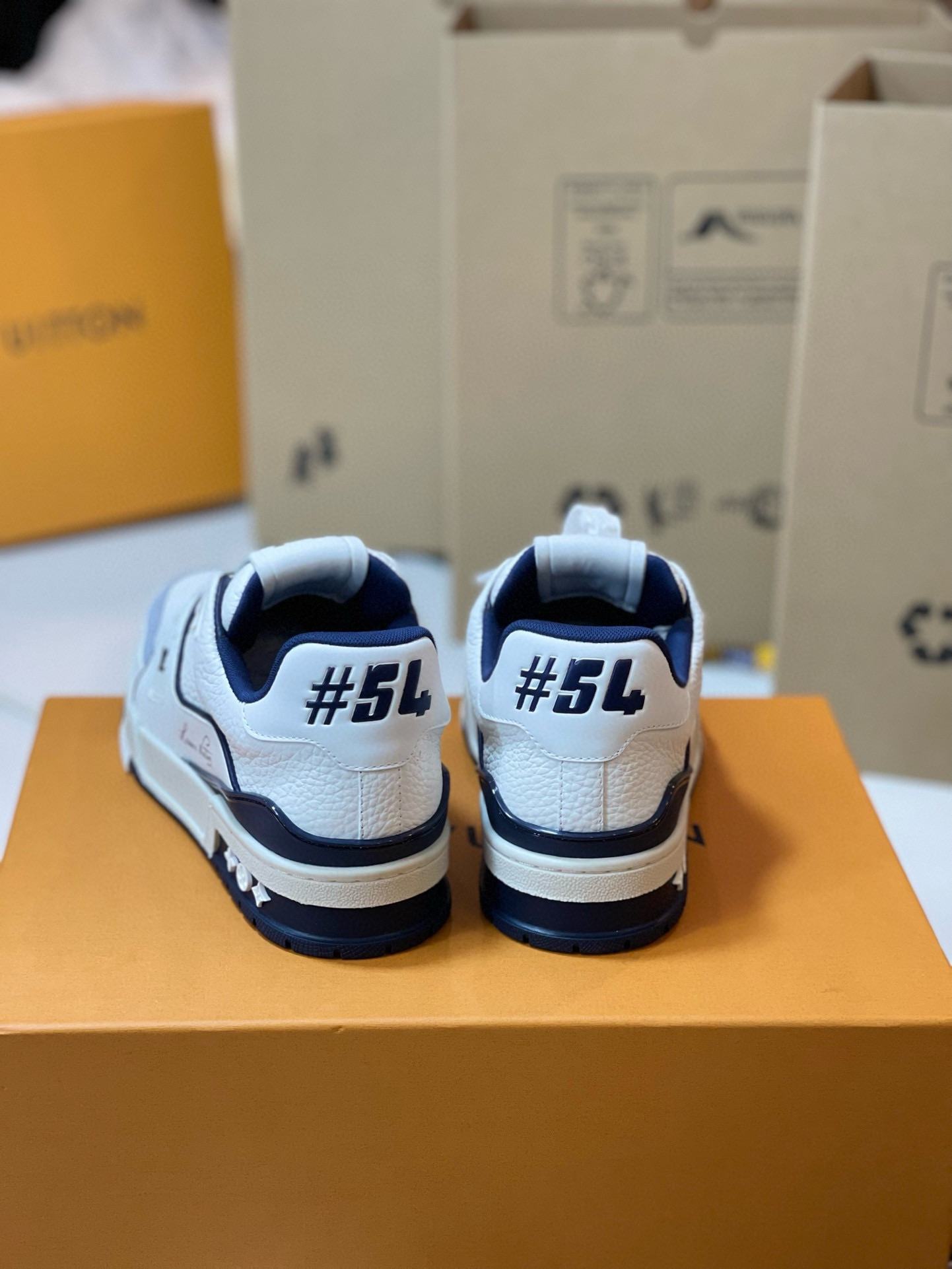 루이비통 LV 트레이너 스니커즈 화이트 네이비 상세 이미지 6