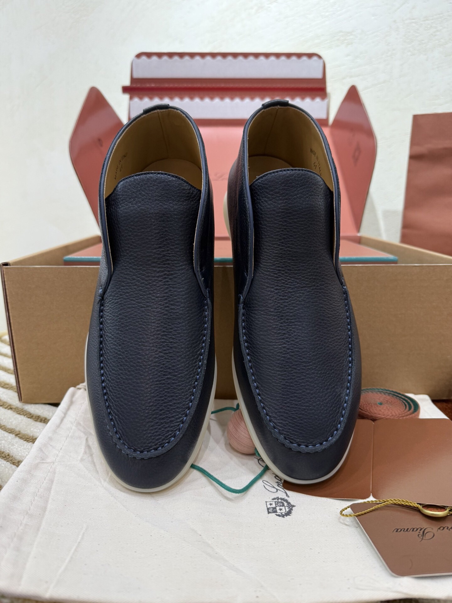 로로피아나 레더 오픈 워크 처카 부츠 네이비 상세 이미지 4