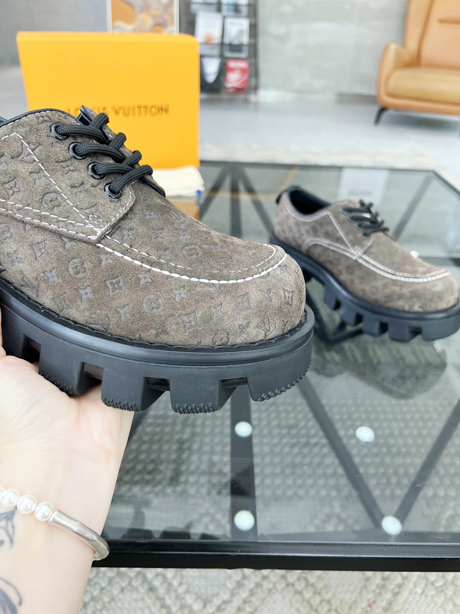 루이비통 LV Ranger 레인저 보트 모노그램 누벅 레더 슈즈 라이트 브라운 상세 이미지 6