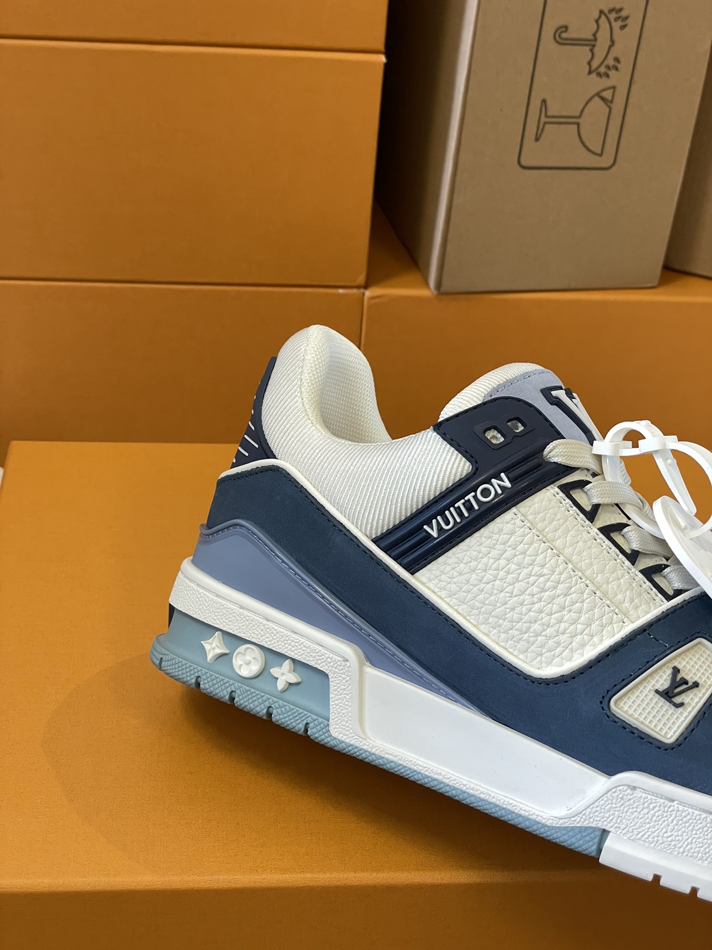 루이비통 LV 트레이너 스니커즈 블루 상세 이미지 7