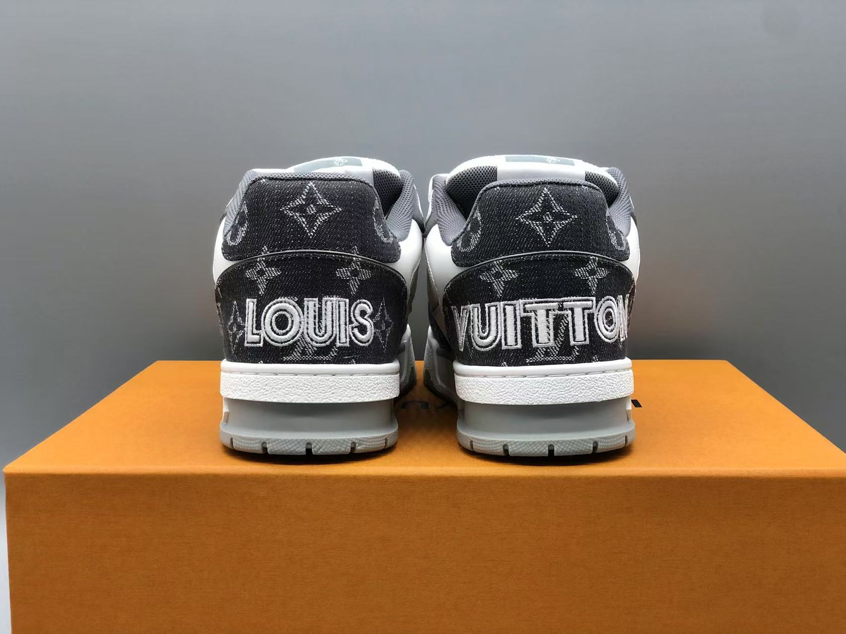 루이비통 LV 트레이너 스니커즈 블랙/화이트 1A9ZA 상세 이미지 5