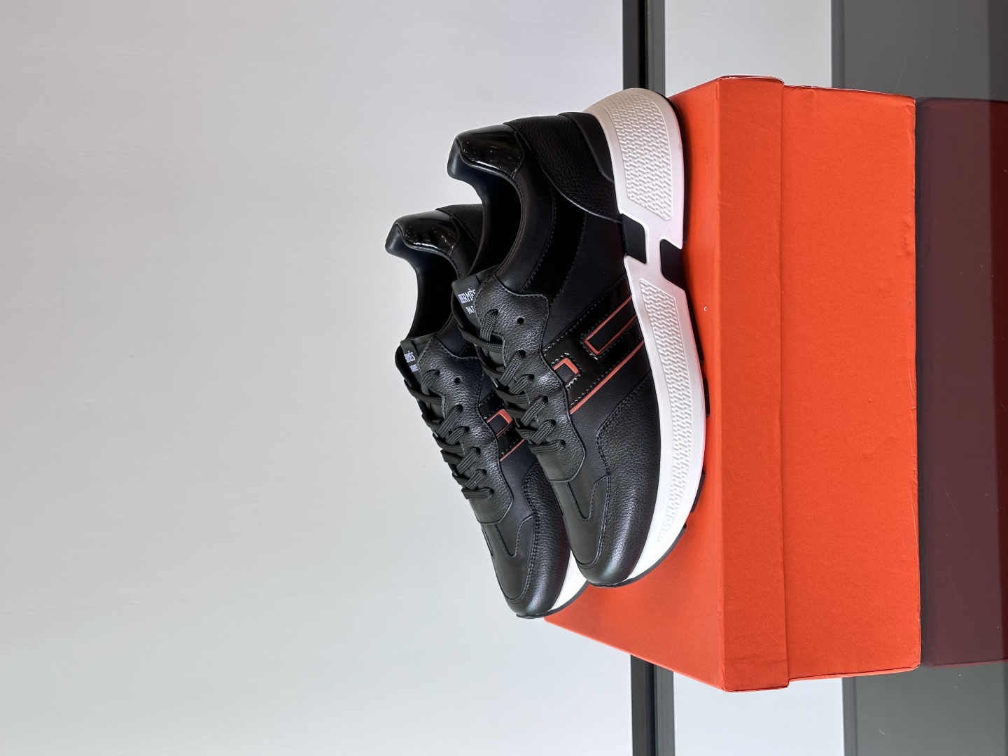 에르메스 휴고 스니커즈 블랙 상세 이미지 1