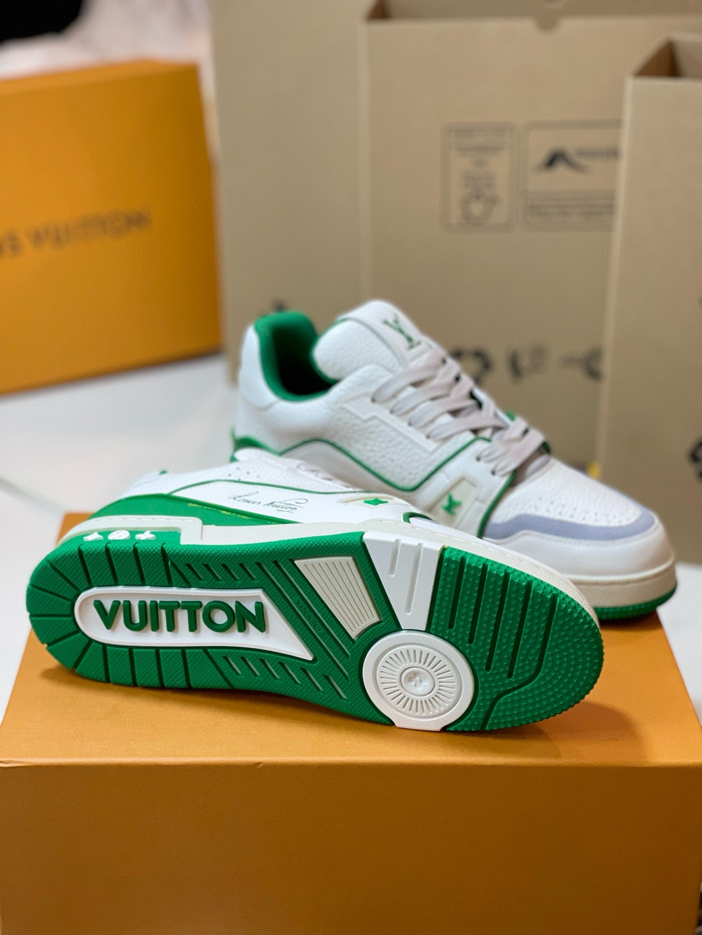 루이비통 LV 트레이너 스니커즈 화이트 그린 상세 이미지 5