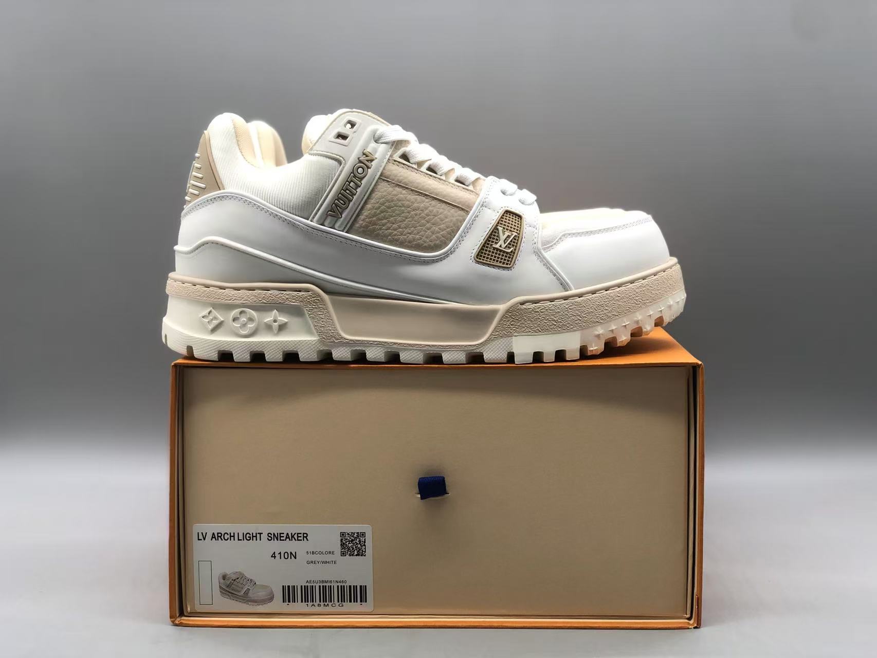 루이비통 레이너 맥시 화이트/베이지 상세 이미지 1