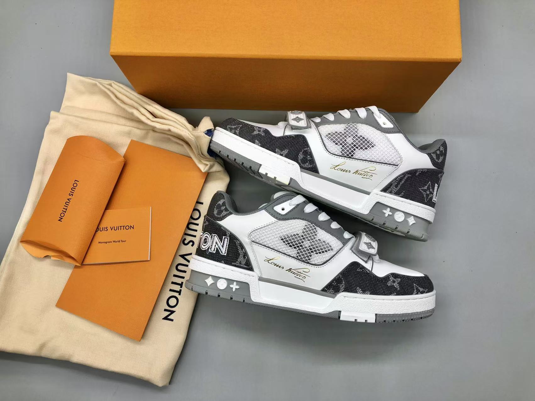 루이비통 LV 트레이너 스니커즈 블랙/화이트 1A9ZA 상세 이미지 2