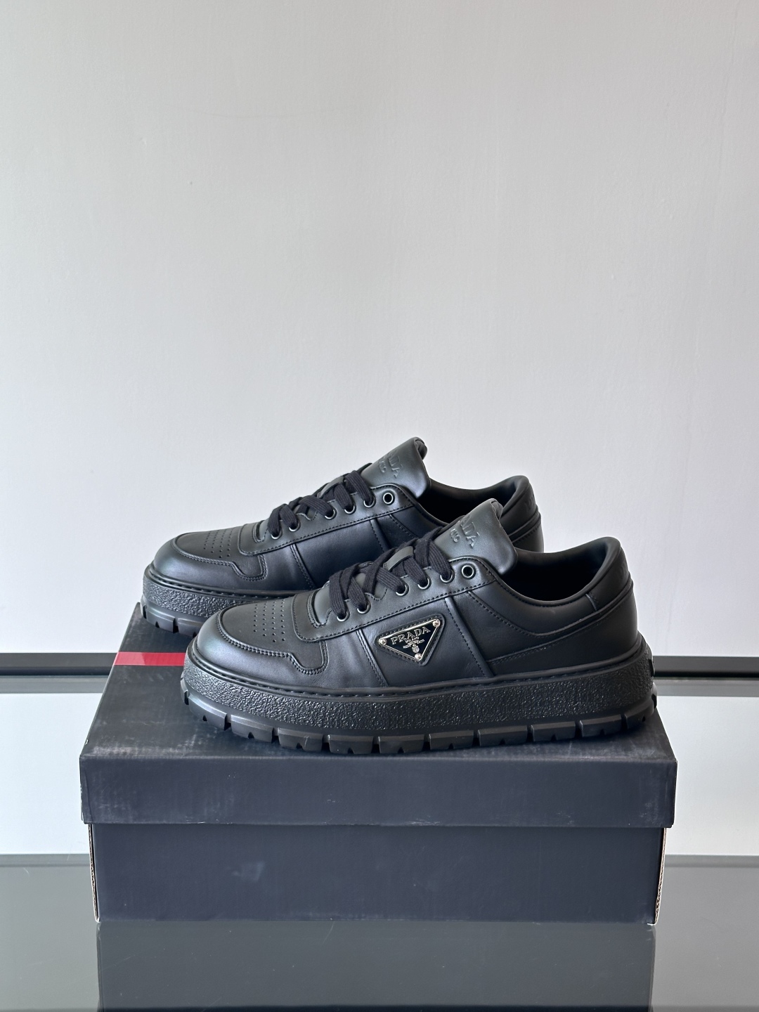 프라다 패딩 나파 레더 레이스업 스니커즈 블랙 상세 이미지 9