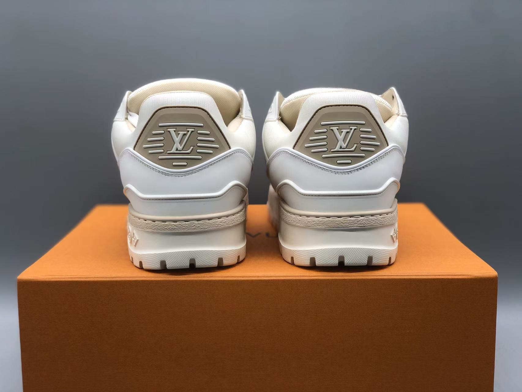 루이비통 레이너 맥시 화이트/베이지 상세 이미지 5