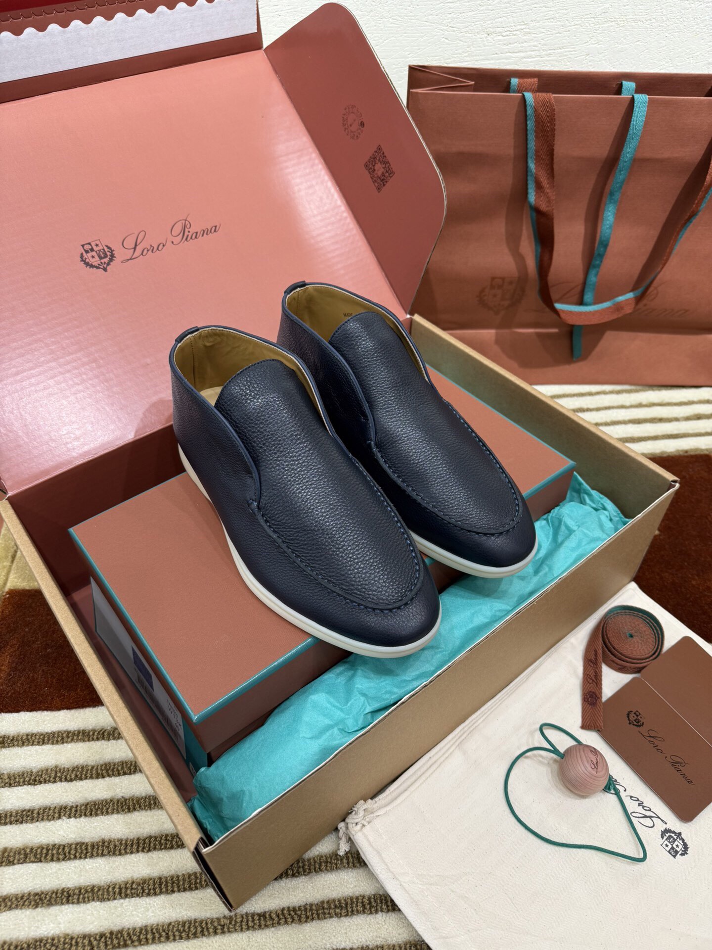 로로피아나 레더 오픈 워크 처카 부츠 네이비 상세 이미지 7