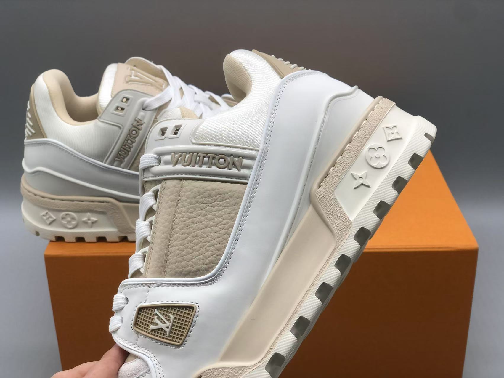 루이비통 레이너 맥시 화이트/베이지 상세 이미지 7