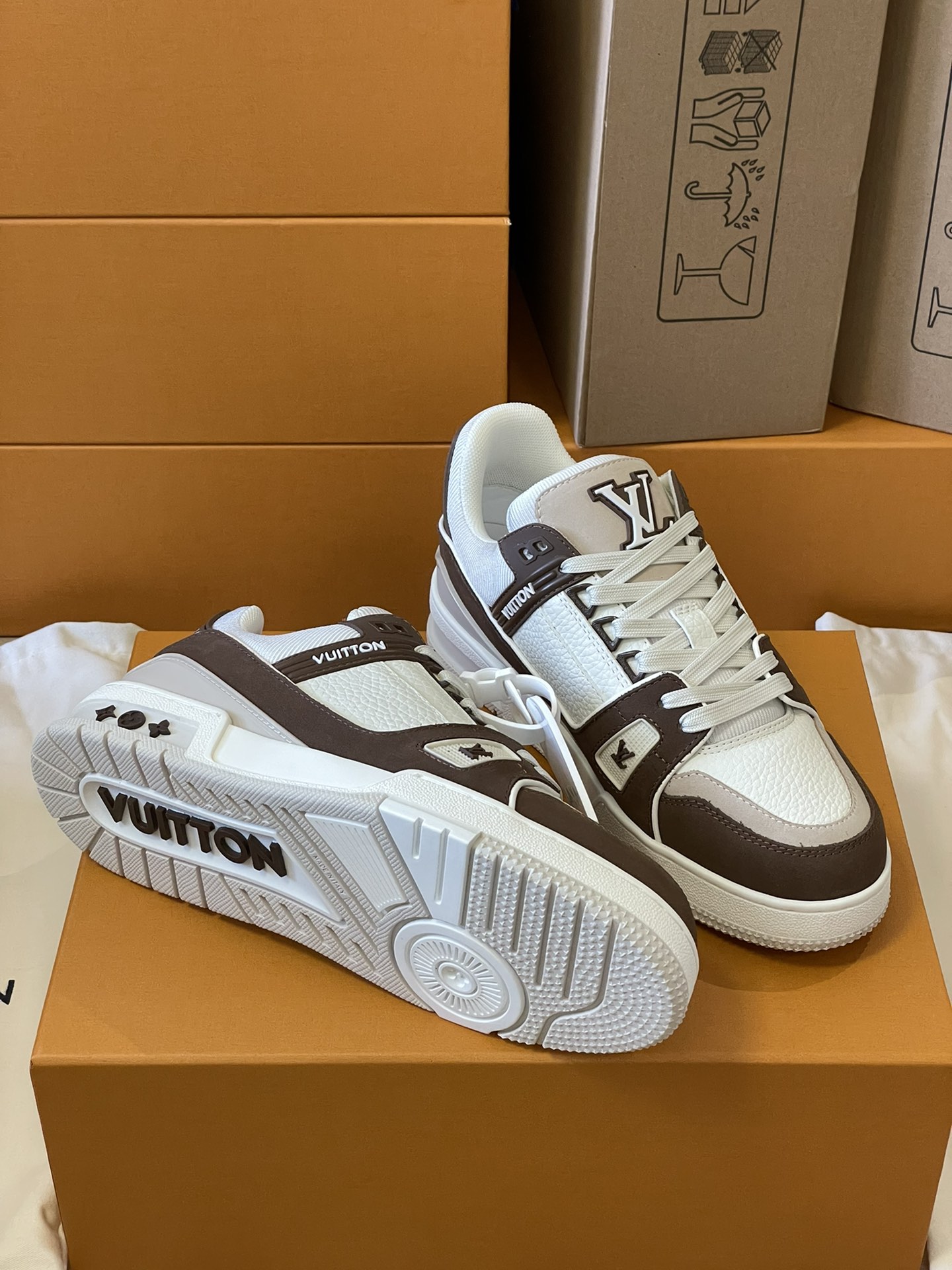 루이비통 LV 트레이너 스니커즈 브라운 상세 이미지 3