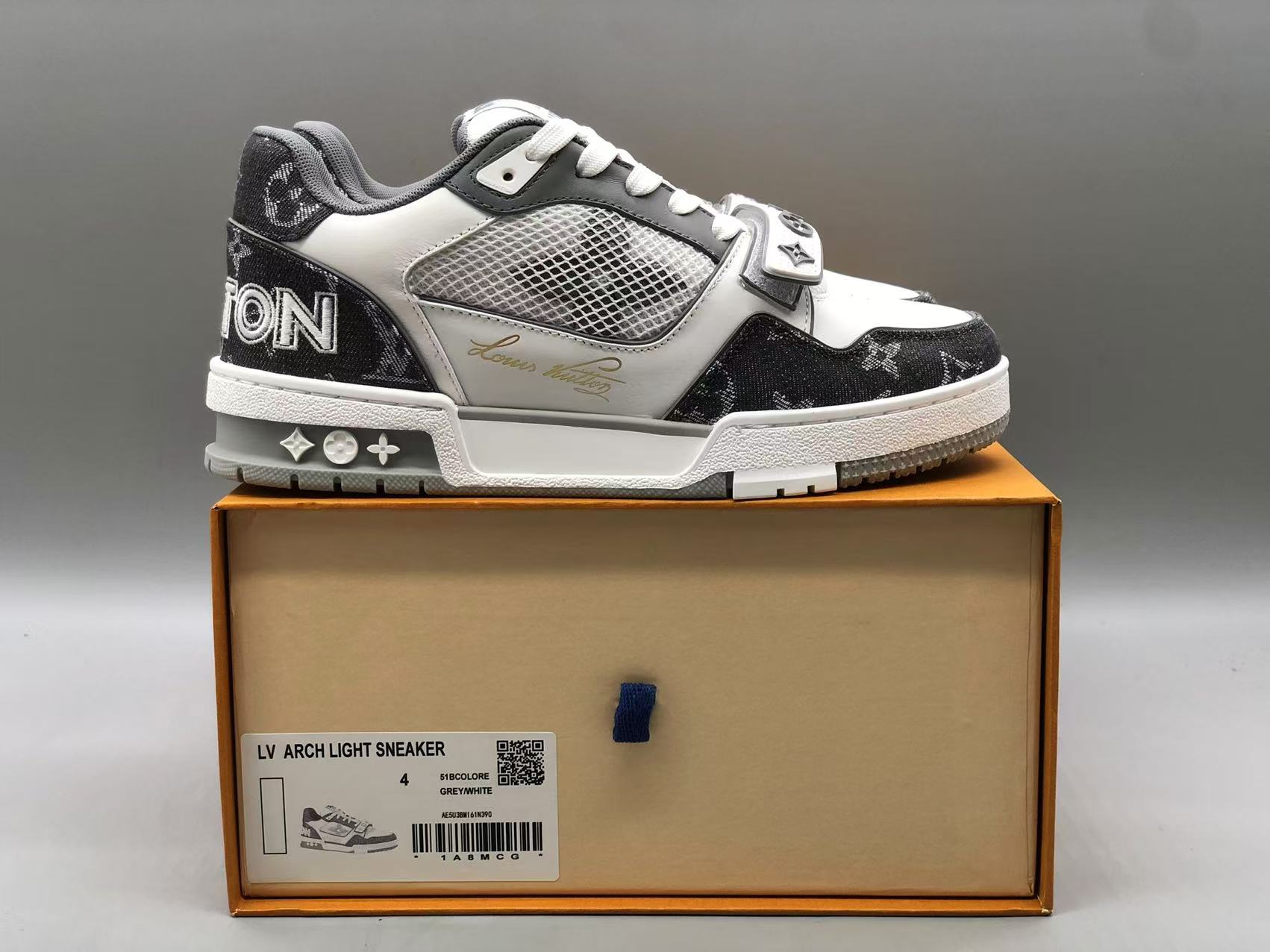 루이비통 LV 트레이너 스니커즈 블랙/화이트 1A9ZA 상세 이미지 1