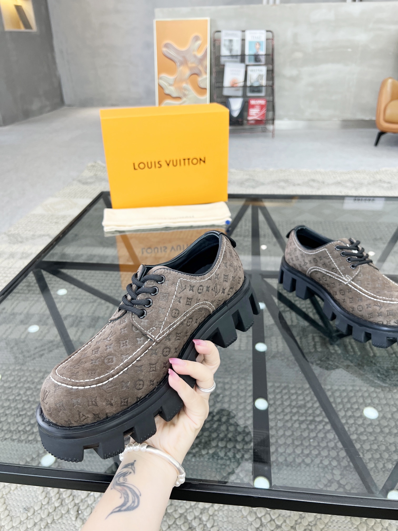 루이비통 LV Ranger 레인저 보트 모노그램 누벅 레더 슈즈 라이트 브라운 상세 이미지 5