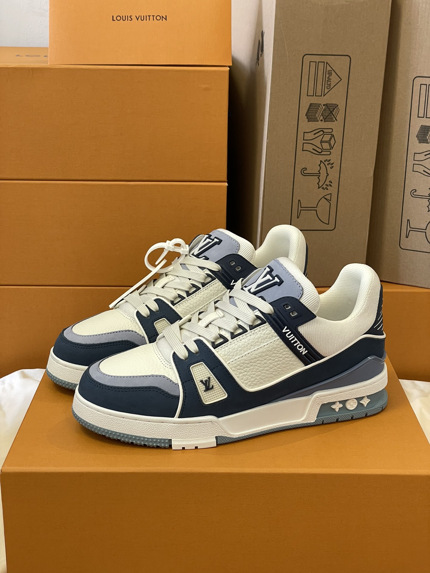 루이비통 LV 트레이너 스니커즈 블루 상세 이미지 2