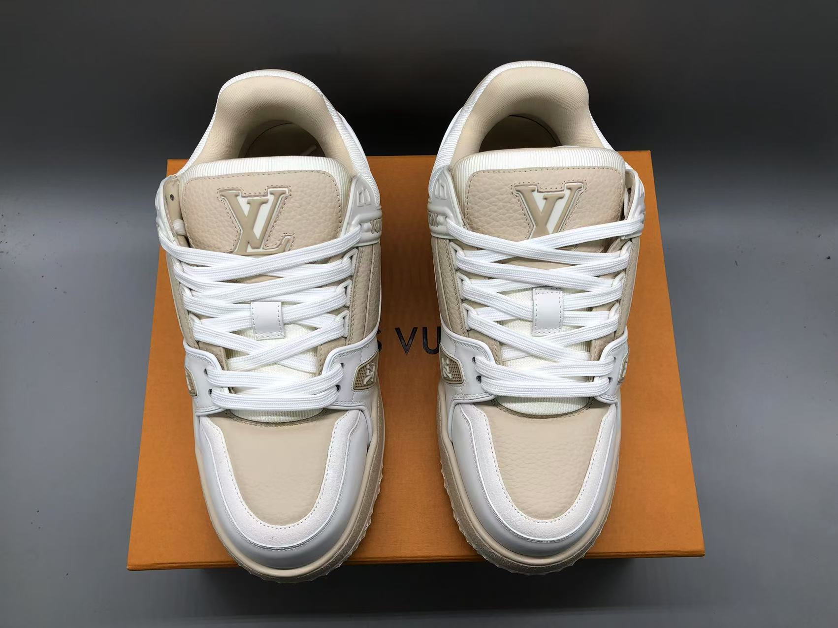 루이비통 레이너 맥시 화이트/베이지 상세 이미지 3