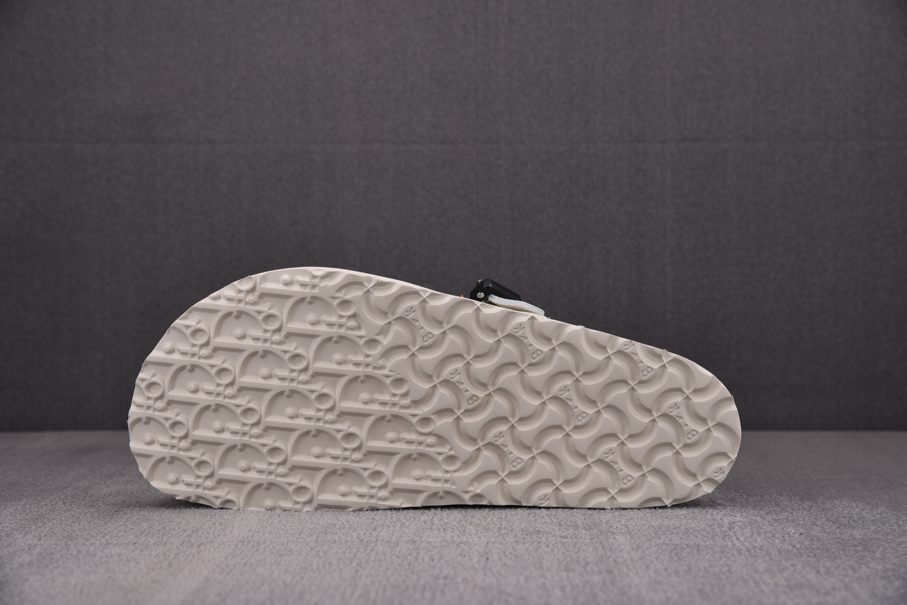 디올 x 버켄스탁 토키오 뮬 펠트 울 누벅 카프스킨 화이트 상세 이미지 4