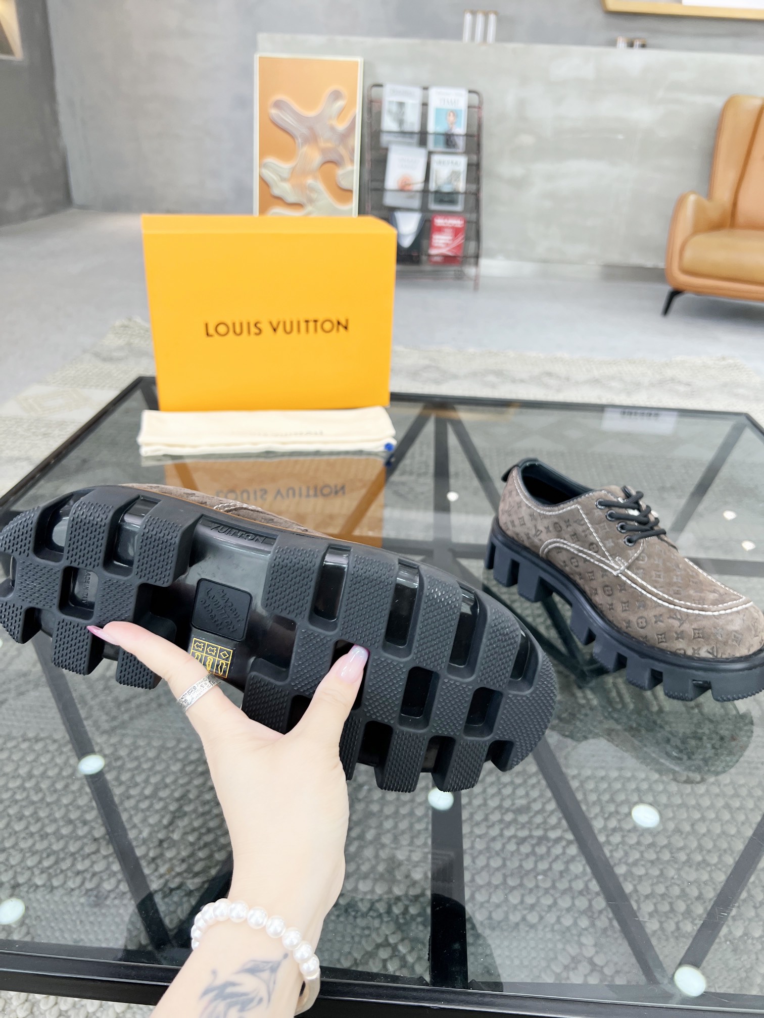 루이비통 LV Ranger 레인저 보트 모노그램 누벅 레더 슈즈 라이트 브라운 상세 이미지 9