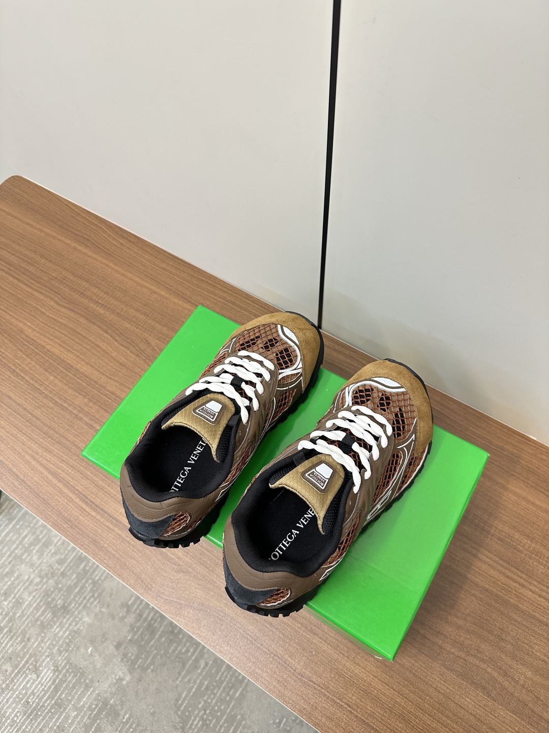 보테가베네타 오르빗 스니커즈 브라운 상세 이미지 9