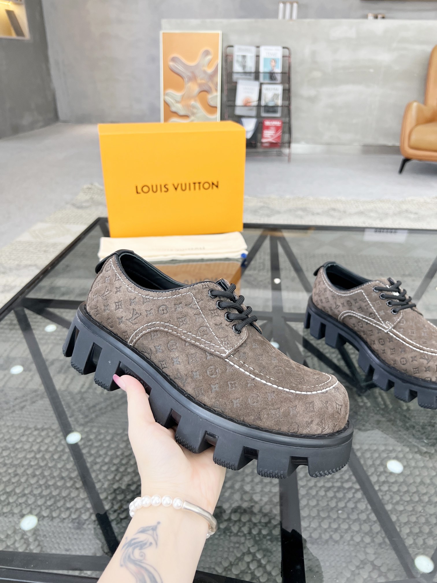 루이비통 LV Ranger 레인저 보트 모노그램 누벅 레더 슈즈 라이트 브라운 상세 이미지 4