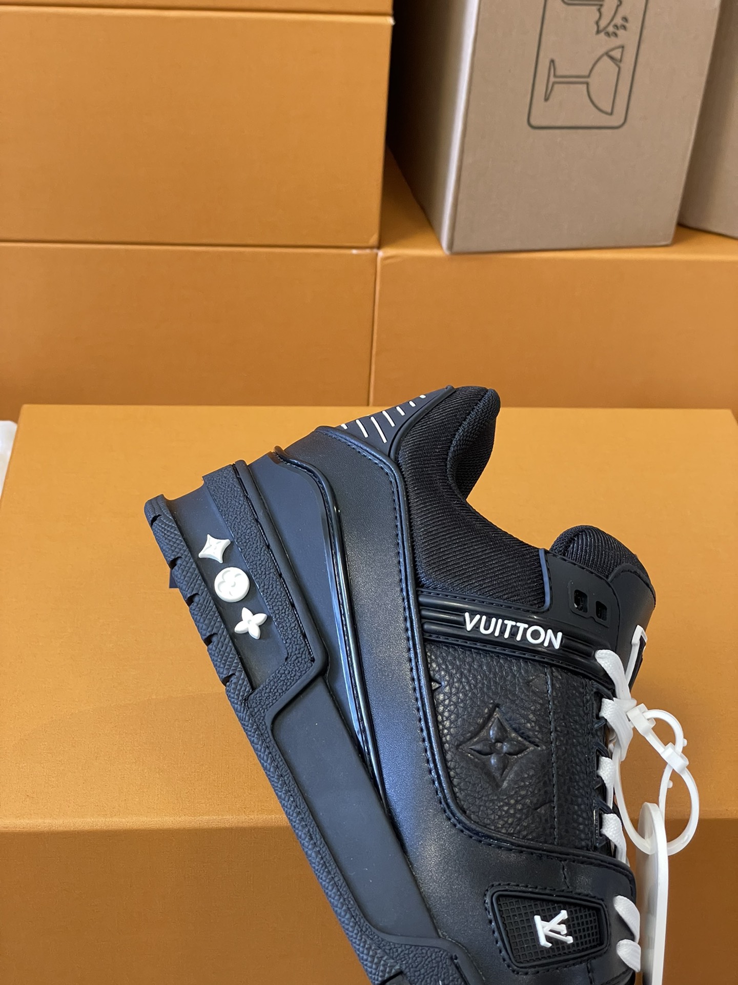 루이비통 LV 트레이너 스니커즈 블랙 상세 이미지 2