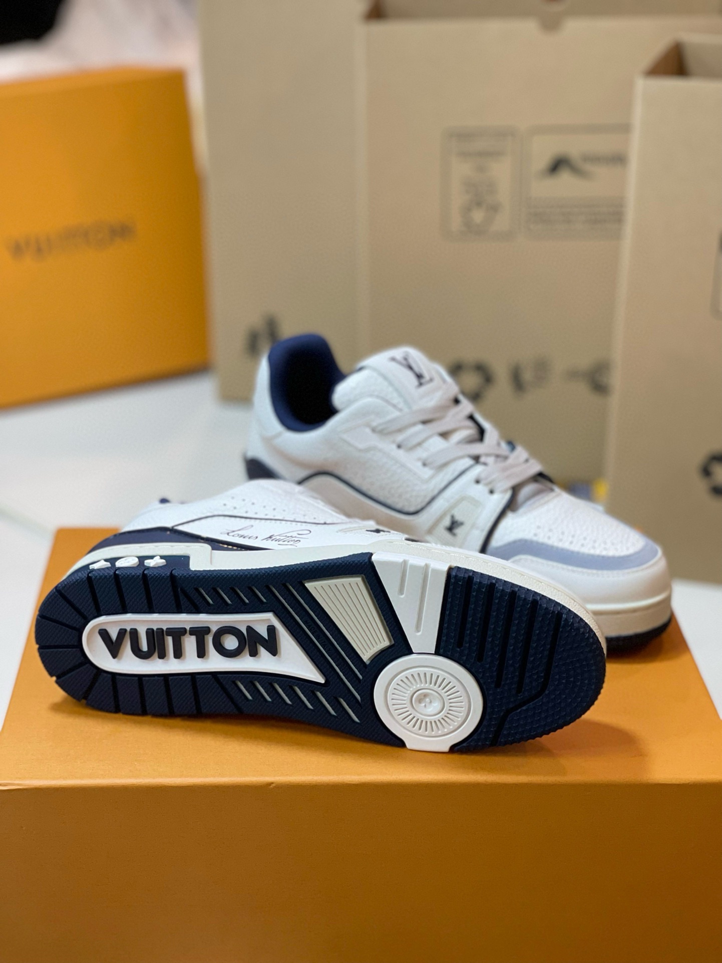 루이비통 LV 트레이너 스니커즈 화이트 네이비 상세 이미지 7