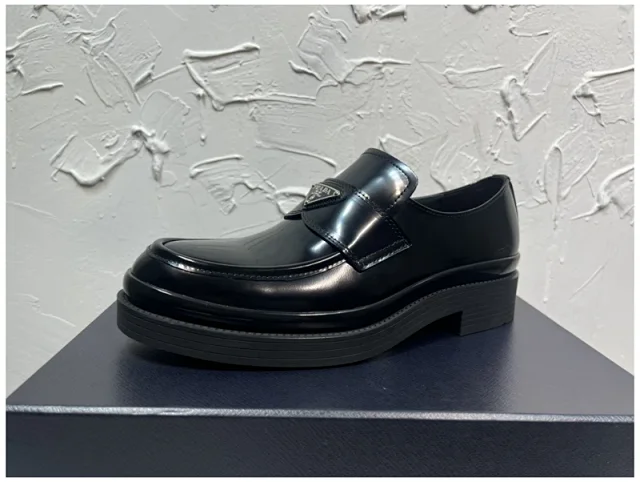 프라다 삼각 로고 초콜릿 브러시드 가죽 로퍼 2DE127 상세 이미지 6