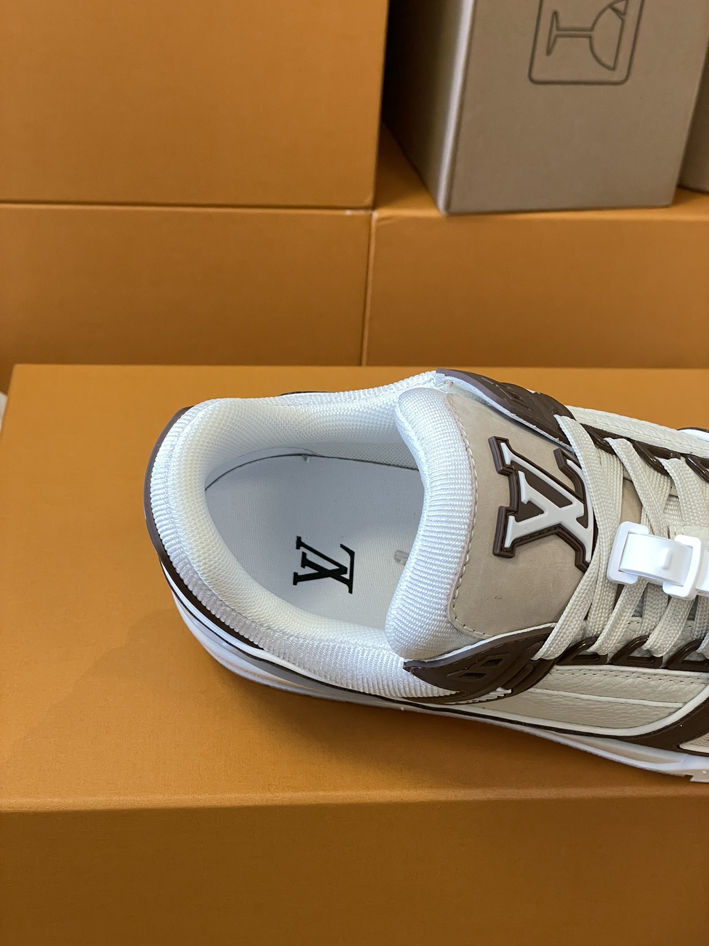 루이비통 LV 트레이너 스니커즈 브라운 상세 이미지 4