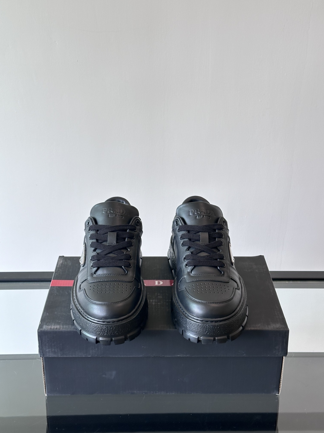 프라다 패딩 나파 레더 레이스업 스니커즈 블랙 상세 이미지 7
