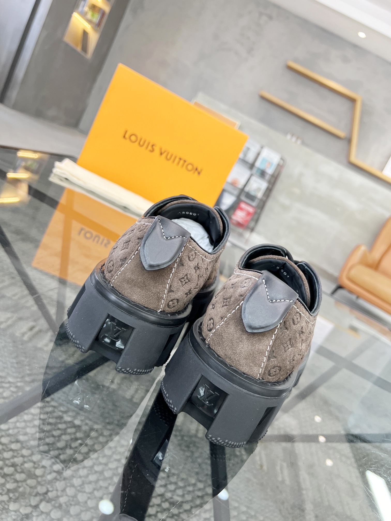 루이비통 LV Ranger 레인저 보트 모노그램 누벅 레더 슈즈 라이트 브라운 상세 이미지 8