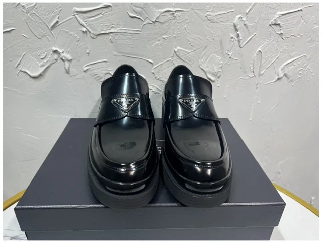 프라다 삼각 로고 초콜릿 브러시드 가죽 로퍼 2DE127 상세 이미지 9