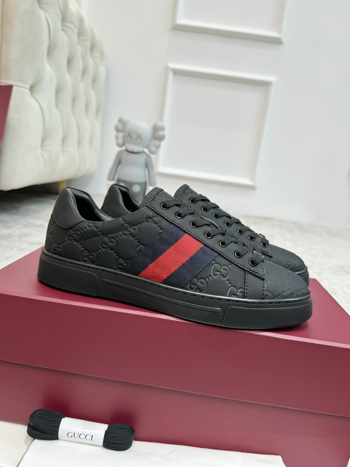구찌 블랙 레더 구찌 에이스 스니커즈 상세 이미지 1