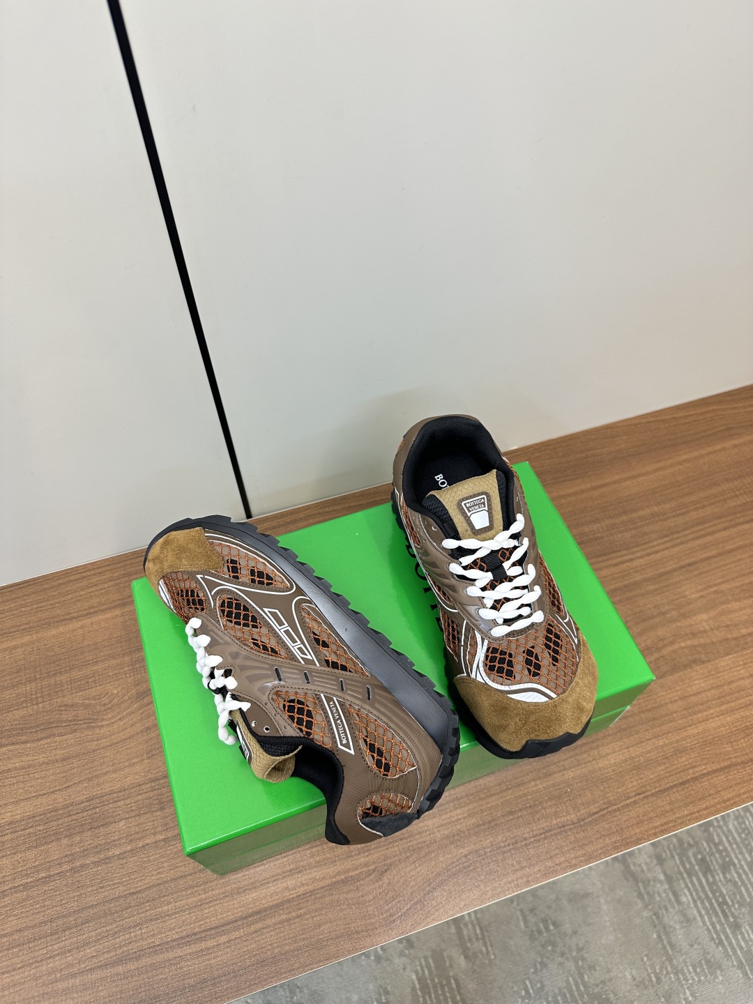 보테가베네타 오르빗 스니커즈 브라운 상세 이미지 5