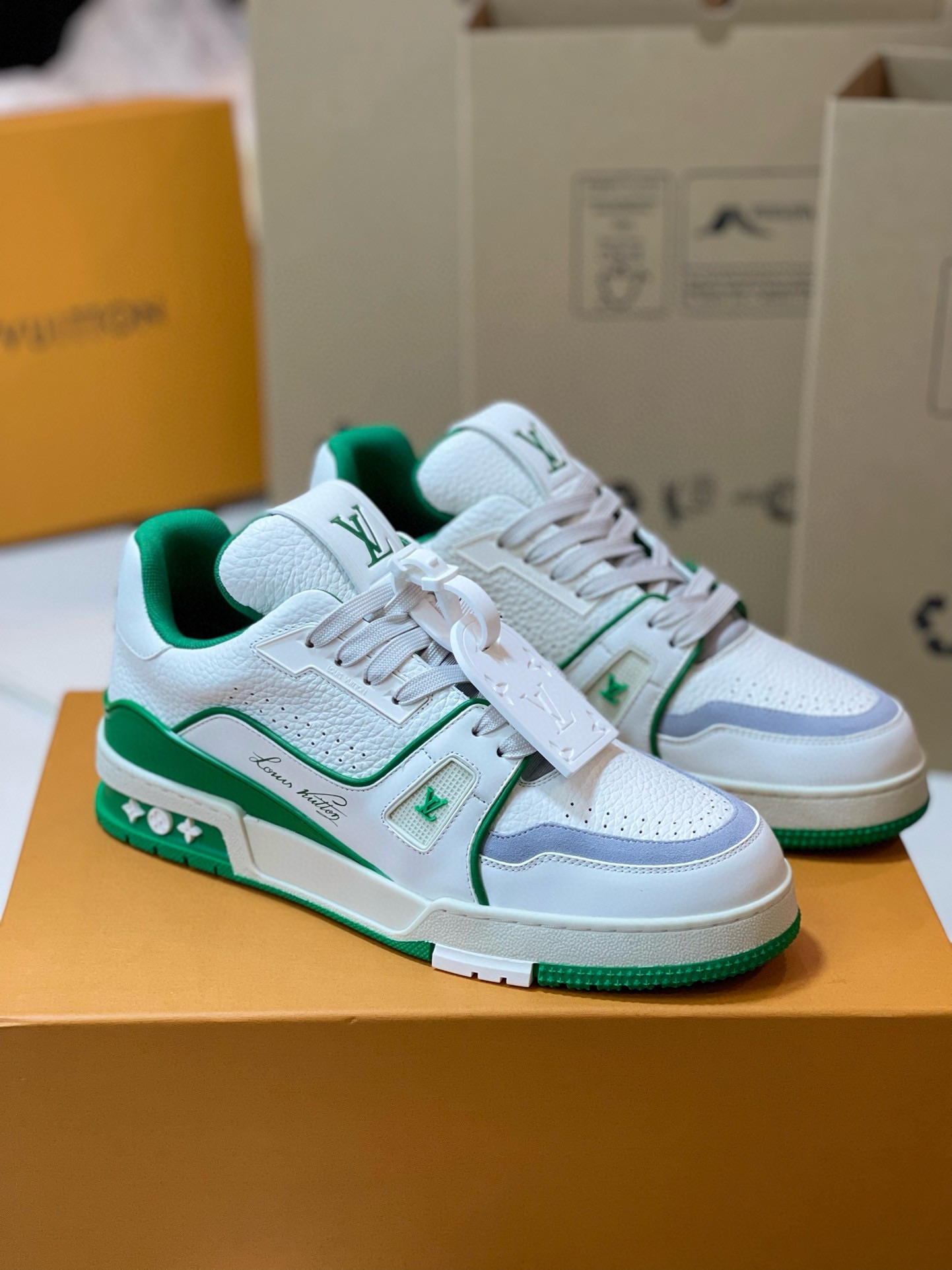 루이비통 LV 트레이너 스니커즈 화이트 그린 상세 이미지 3