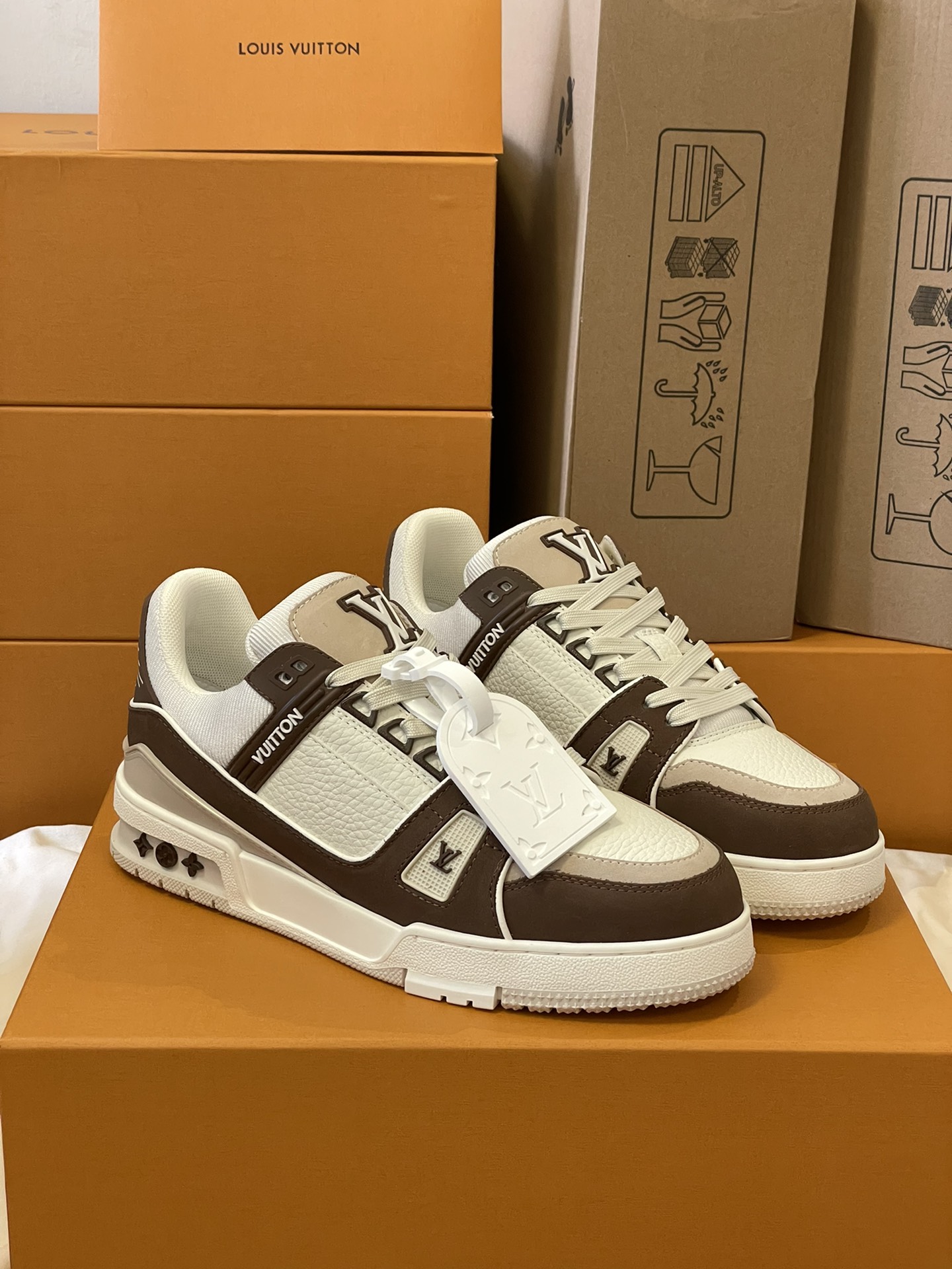 루이비통 LV 트레이너 스니커즈 브라운 상세 이미지 2