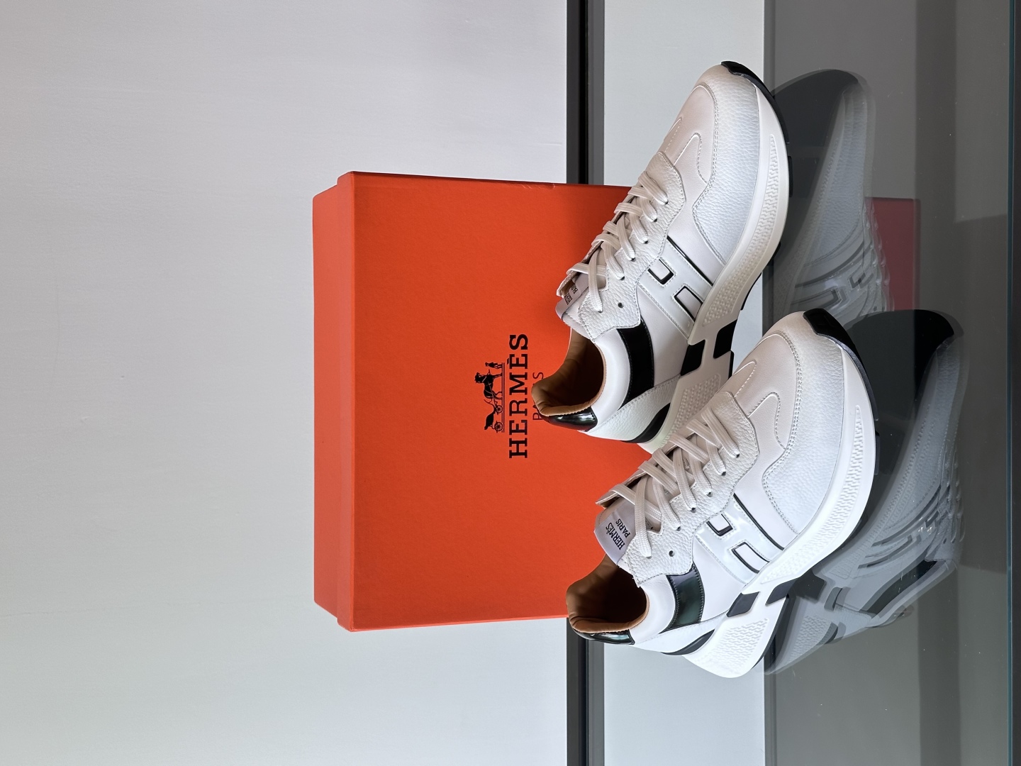 에르메스 휴고 스니커즈 화이트/블랙 상세 이미지 5