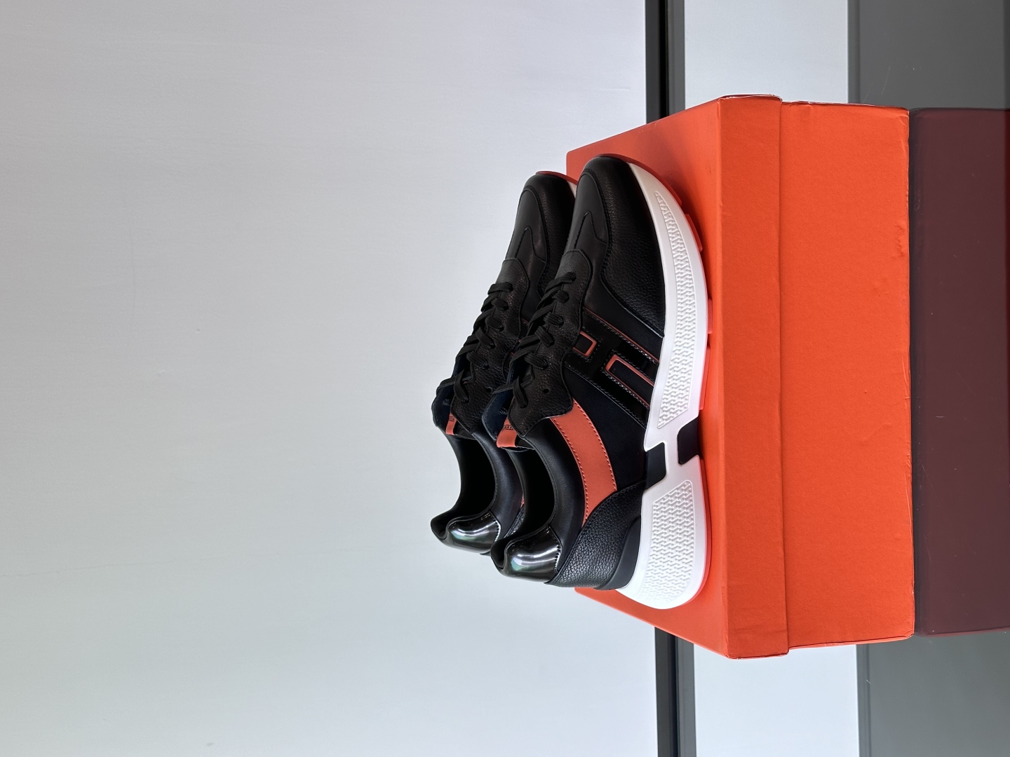 에르메스 휴고 스니커즈 블랙/오렌지 상세 이미지 2