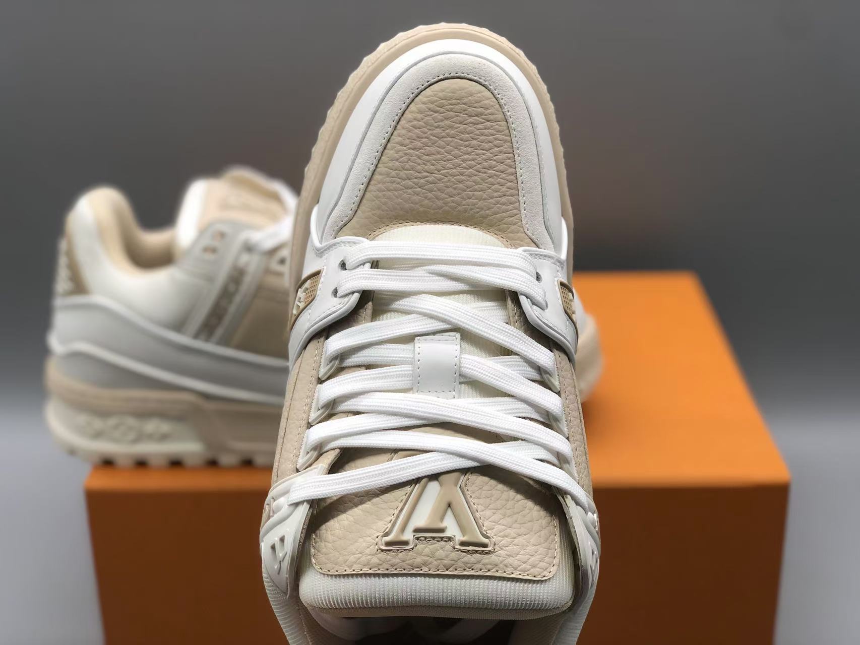 루이비통 레이너 맥시 화이트/베이지 상세 이미지 8