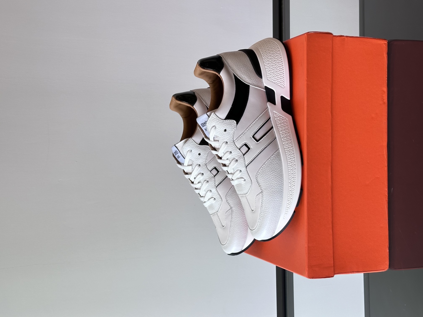 에르메스 휴고 스니커즈 화이트/블랙 상세 이미지 1